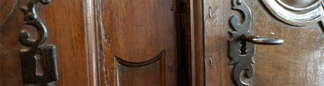 Bucherie door detail